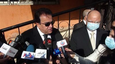 دعماً للمنتخب الوطني.. وزير الصحة يوجه بتوفير تطعيمات الحمى الصفراء الخاصة بالسفر