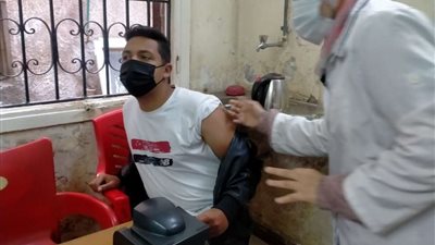 بالصور.. آلاف المصريين داخل مراكز تلقي لقاح كورونا استعدادًا لحضور مباراة مصر والسنغال