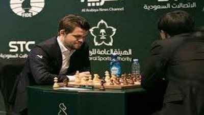 النرويجي كارلسن يتوج باللقب العالمي في الشطرنج الخاطف