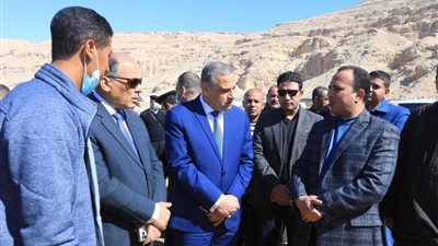 محافظ سوهاج يتفقد سير العمل بعدد من مشروعات تطوير الريف المصرى 