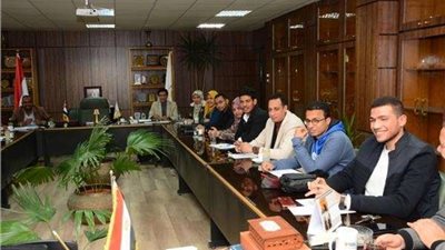 نائب رئيس جامعة أسيوط تعقد اجتماعاً مع اتحاد طلاب كلية الخدمة الاجتماعية