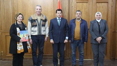 أشرف صبحي يلتقي صناع مهرجان الأقصر للسينما الأفريقية لدعم الشباب