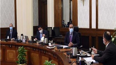 مدبولي يتابع مع الرئيس التنفيذي للهيئة العامة للاستثمار والمناطق الحرة ملفات العمل