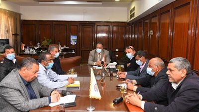 محافظ قنا يكلف السكرتير العام التجهيز للاحتفال بالعيد القومى