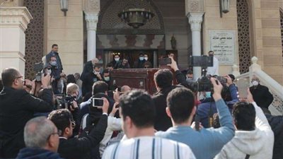 وصول جثمان المخرج الراحل أحمد يحيى