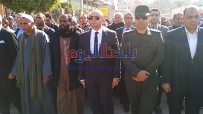 بالصور.. محافظ بني سويف يتقدم الجنازة العسكرية لشهيد الواجب من القوات المسلحة