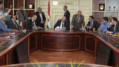 محافظ بني سويف يوقع بروتوكول التحول الرقمي