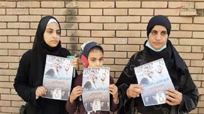 شاهد كيف ظهرت والدة 