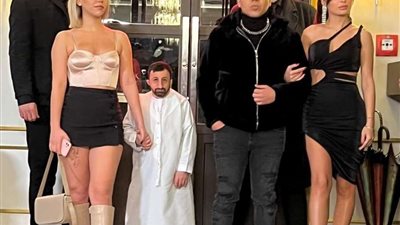 عمرو كمال يثير الجدل بعد سفره إلى أمريكا: 