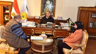 محافظ أسيوط يناقش معدلات الأداء بمنظومة تقنين أراضي الدولة بالقرى والمراكز