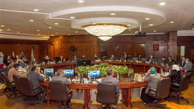 دفعة طب 2021 طنطا «أبطال كورونا» تستغيث بالرئيس.. فين حقنا