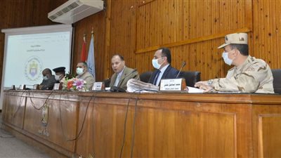 محافظ أسيوط يعلن موافقة المجلس التنفيذي على ترخيص 10 سيارات ميكروباص