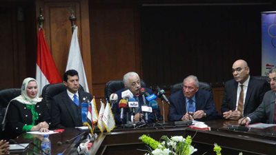 وزيرا الرياضة والتربية والتعليم يشهدان توقيع بروتوكول لنشر كرة اليد في المدارس
