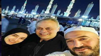 شاهد.. مجدي الهواري مع أشرف زكي وروجينا في المسجد النبوي