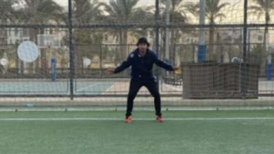 على ربيع فى صورة أمام المرمى بطريقة أبو جبل حارس المنتخب