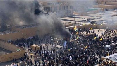 الخارجية الأمريكية: مليشيات مدعومة من إيران اقتحمت سفارتنا ويجب حماية المنطقة المحيطة