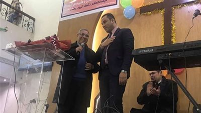 نائب المصريين الأحرار يزور كنائس المرج وعزبة النخل للتهنئة بالعام الجديد