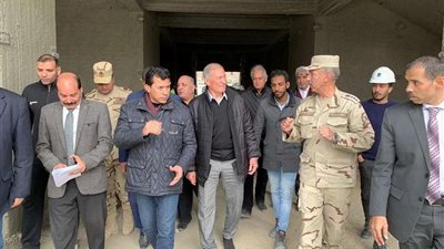 وزير الرياضة ورئيس الاتحاد الدولي لليد يتفقدان الصالة المغطاة بـ6 أكتوبر (صور)