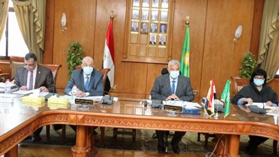 رئيس جامعة المنوفية يرأس لجنة إجراء مقابلات المتقدمين لشغل وظيفة أمين كلية العلوم