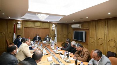 السكرتيرالعام يترأس اجتماع اللجنة العليا للإعلانات بقنا