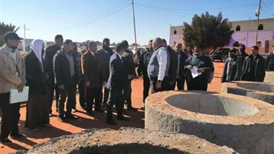 الزملوط يتفقد مشروع الصرف الصحي بقرية الجديدة