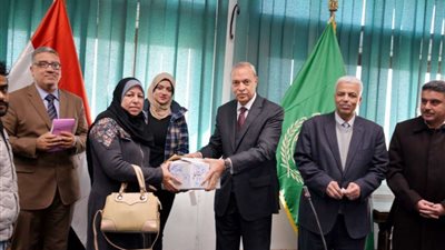 محافظ القليوبية يسلم 15.294 ألف بطاقة تكافل وكرامة للمستحقين