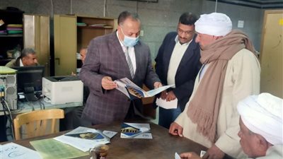 السكرتير العام يتابع سير العمل بوحدة استرداد أراضى أملاك الدولة والمركز التكنولوجي بمدينة قنا