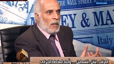 كتاب «رتوش على وجه الدين والوطن».. فرع فريد يتدلى من شجرة «هزاع» الفكرية (مراجعة)