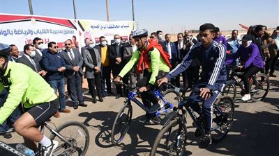 وزير الرياضة يطلق شارة بدء ماراثون للدراجات الهوائية بالوادي الجديد