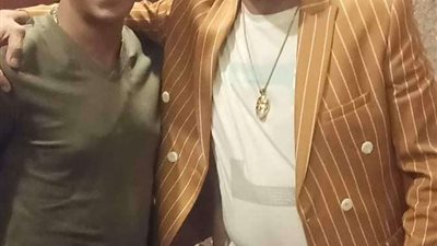 أحمد شيبة وحمدى إمام يجتمعان فى كليب «أنا أصلى وأنتوا سكة » .. (صور)