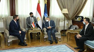 الفريق أسامة ربيع يبحث سبل التعاون المشترك مع المكتب الأمريكي