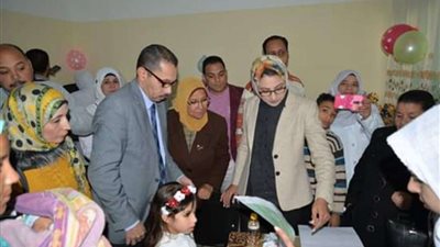 نائب محافظ الوادي الجديد تتفقد مركز المسح السمعي بوحدة الرعاية بالخارجة