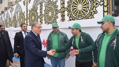 محافظ المنيا يتفقد الوحدة المتنقلة لمبادرة 