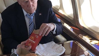 ترامب كان يأكل اللحم والـ“آيس كريم“ لحظة مقتل قاسم سليماني