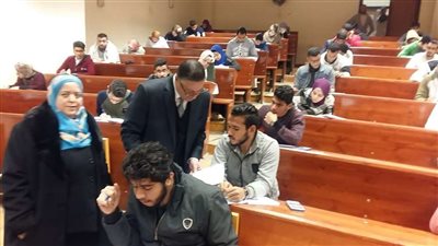 رئيس جامعة بنها يتفقد لجان الامتحانات والمعامل والورش بكليات الجامعة