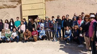 وفود سياحية من 3 دول تزور منطقة آثار تل العمارنة بالمنيا