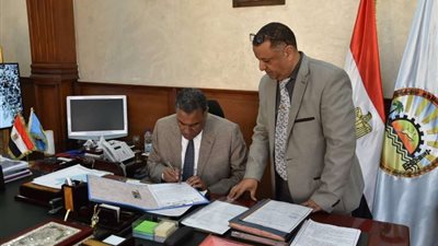 محافظ مطروح: التوسع في فتح فصول وتيسيرات جديدة للقضاء على الأمية