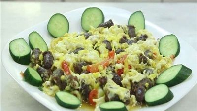 فطار سهل وصحي.. 3 خطوات لتحضير البيض بالسجق