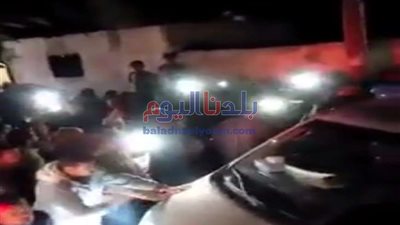 المئات يشيعون ضحايا مذبحة 