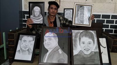 خالد الشافعي يجسد شخصية الطفل ريان من خلال أعماله الفنية