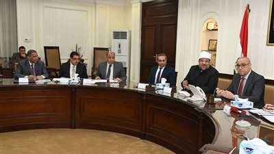 وزيرا الإسكان والأوقاف ومحافظ القاهرة يتابعون عددًا من المشروعات لتطويرالعشوائيات