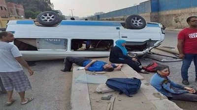مصرع 3 أشخاص وإصابة 16 آخرين إثر انقلاب سيارة بطريق مرسى علم
