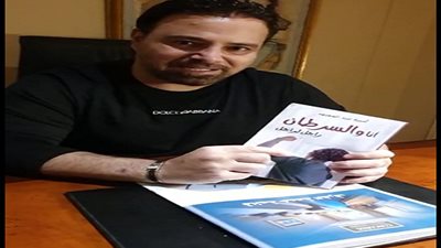 عاصي الحلاني يدعم مرضى السرطان بكتاب 