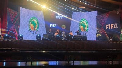 بالصور.. لقاء حواري بين طلاب جامعة القاهرة وأساطير كرة القدم