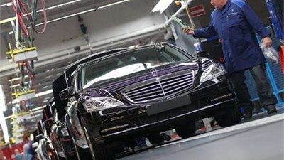 دايملر الألمانية تستدعي 744 ألف سيارة مرسيدس بنز تشكل خطرًا على الركاب