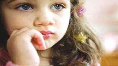 الداخلية تُعيد طفلة مريضة تائهة لوالدتها بحلوان