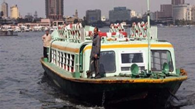 رجال المسطحات المائية ينقذون 18 مواطنا تعطل بهم أتوبيس نهري فى النيل