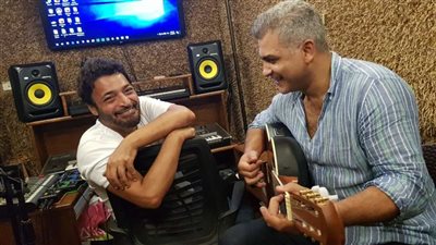 مع أصدقاء العمر.. شاهد حميد الشاعري في أحدث ظهور