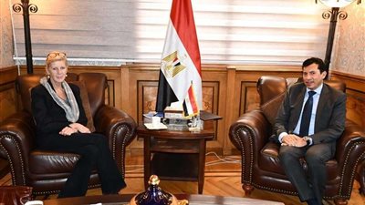 وزير الشباب والرياضة يبحث تعزيز التعاون مع الأمم المتحدة للسكان واليونسيف