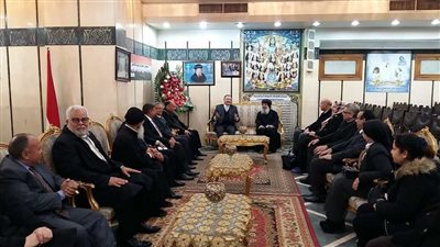 رئيس جامعة بنها يقدم التهنئة للأنبا مكسيموس بعيد الميلاد المجيد